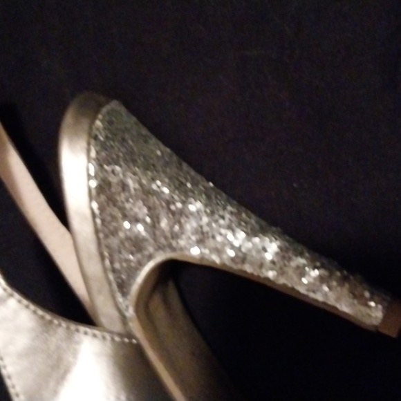 Super cute Sparkly silver heels - Picture 2 of 6